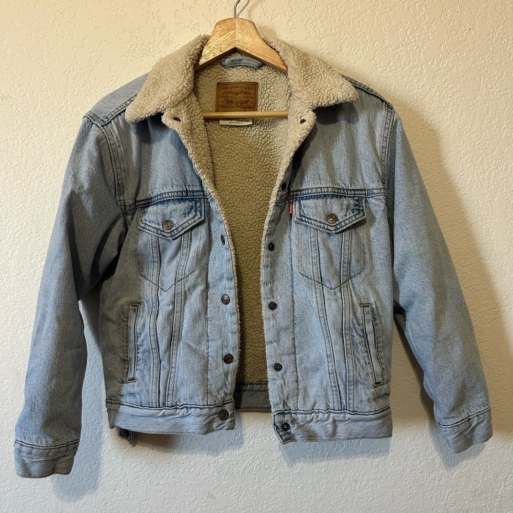 Leviās Sherpa Lined Denim Trucker Jacket - Size XS